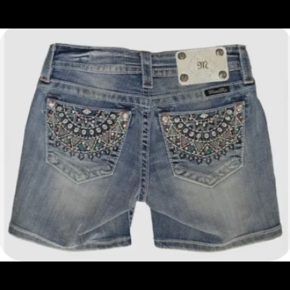 Miss Me Mid Rise Shorts Womens 24 Faded
Denim w/Rhinestones & Studs NWT FAB!! - Picture 4 of 13